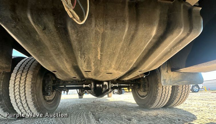 image for item EJ8988 2015 Ford F350 Super Duty  flatbed pickup truck