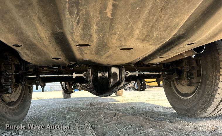 image for item EJ8988 2015 Ford F350 Super Duty  flatbed pickup truck