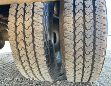 image for item EJ8988 2015 Ford F350 Super Duty  flatbed pickup truck