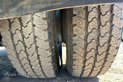 image for item EJ8988 2015 Ford F350 Super Duty  flatbed pickup truck