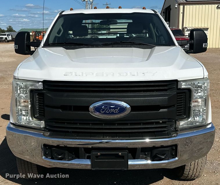 image for item EJ8989 2017 Ford  F350 Super Duty  flatbed pickup truck