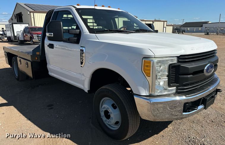 image for item EJ8989 2017 Ford  F350 Super Duty  flatbed pickup truck