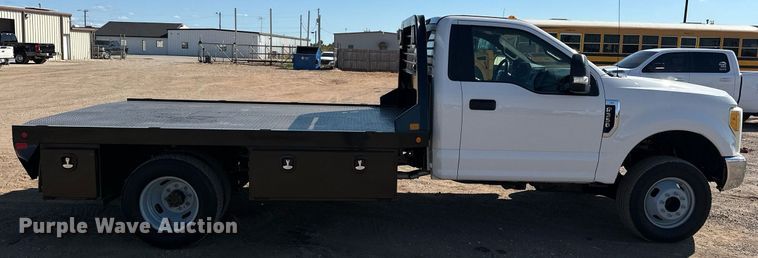 image for item EJ8989 2017 Ford  F350 Super Duty  flatbed pickup truck