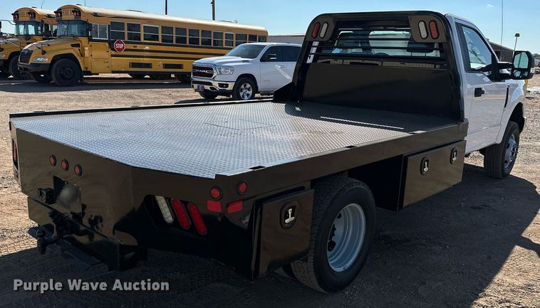 image for item EJ8989 2017 Ford  F350 Super Duty  flatbed pickup truck