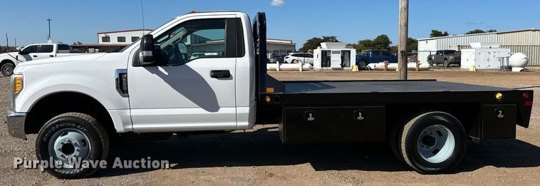 image for item EJ8989 2017 Ford  F350 Super Duty  flatbed pickup truck