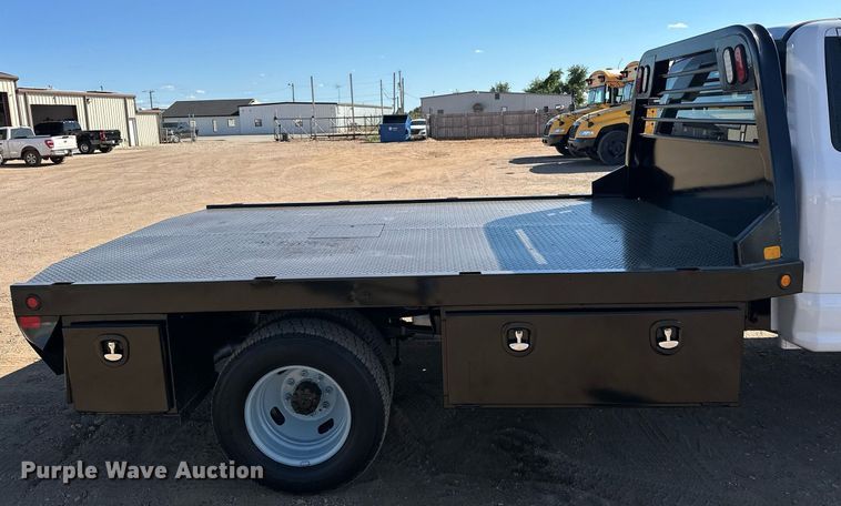 image for item EJ8989 2017 Ford  F350 Super Duty  flatbed pickup truck