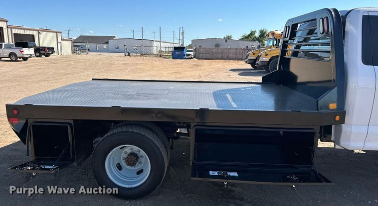 image for item EJ8989 2017 Ford  F350 Super Duty  flatbed pickup truck