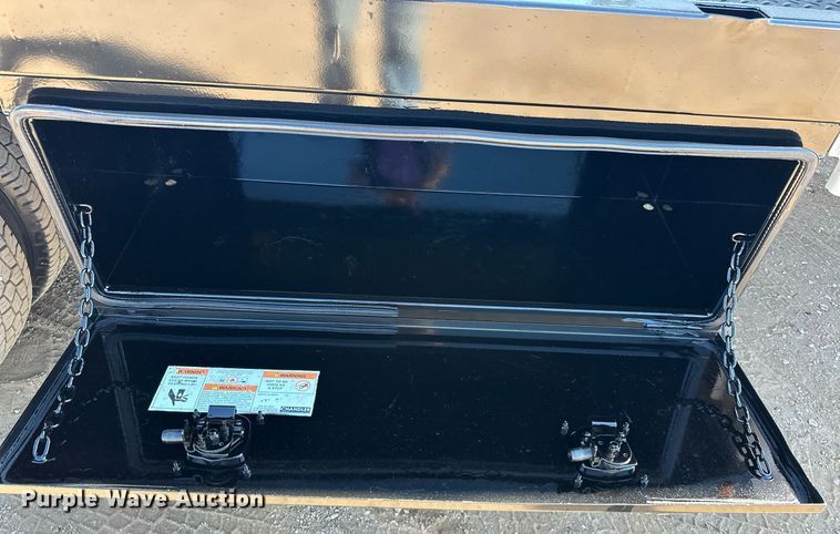 image for item EJ8989 2017 Ford  F350 Super Duty  flatbed pickup truck