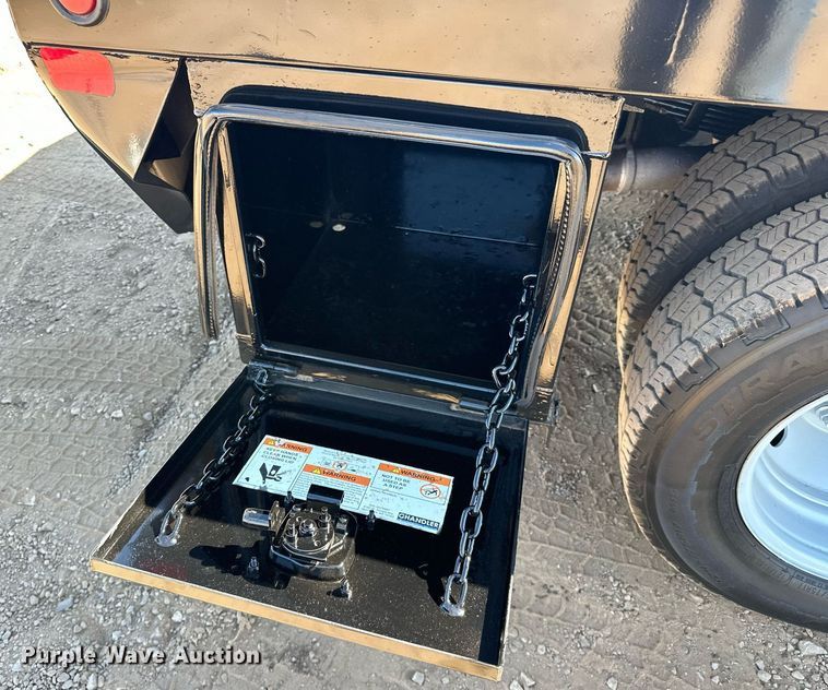 image for item EJ8989 2017 Ford  F350 Super Duty  flatbed pickup truck