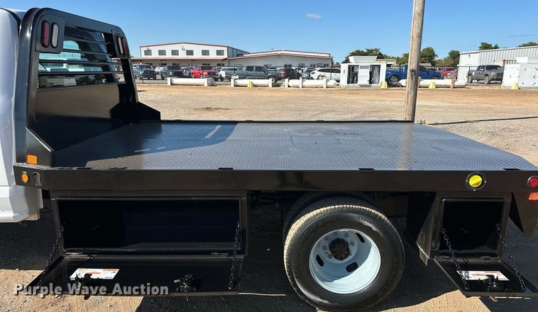 image for item EJ8989 2017 Ford  F350 Super Duty  flatbed pickup truck