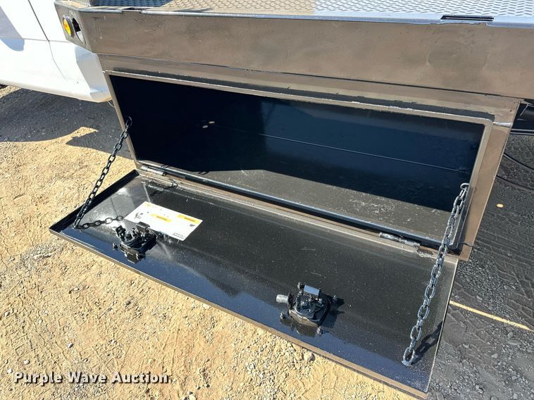 image for item EJ8989 2017 Ford  F350 Super Duty  flatbed pickup truck