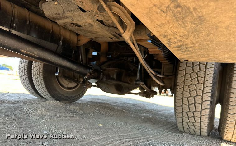 image for item EJ8989 2017 Ford  F350 Super Duty  flatbed pickup truck