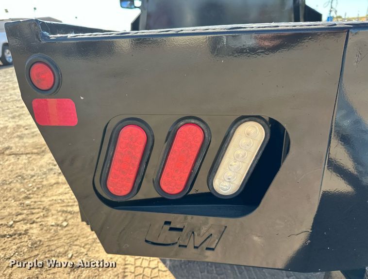 image for item EJ8989 2017 Ford  F350 Super Duty  flatbed pickup truck