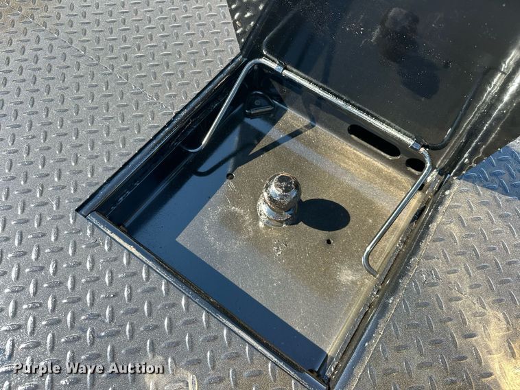 image for item EJ8989 2017 Ford  F350 Super Duty  flatbed pickup truck