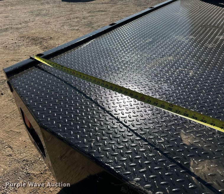 image for item EJ8989 2017 Ford  F350 Super Duty  flatbed pickup truck