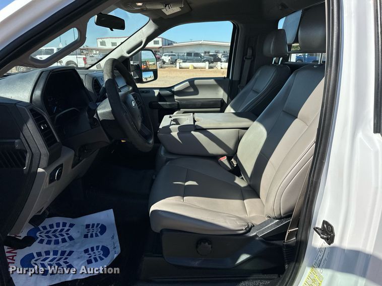 image for item EJ8989 2017 Ford  F350 Super Duty  flatbed pickup truck