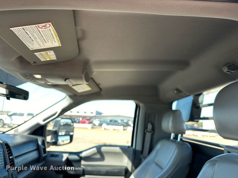 image for item EJ8989 2017 Ford  F350 Super Duty  flatbed pickup truck