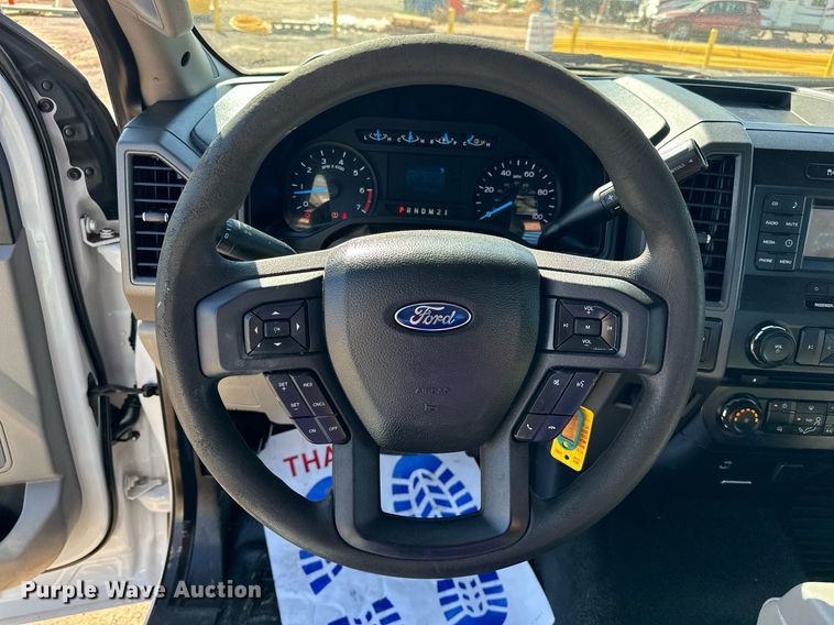 image for item EJ8989 2017 Ford  F350 Super Duty  flatbed pickup truck