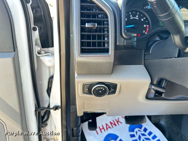 image for item EJ8989 2017 Ford  F350 Super Duty  flatbed pickup truck