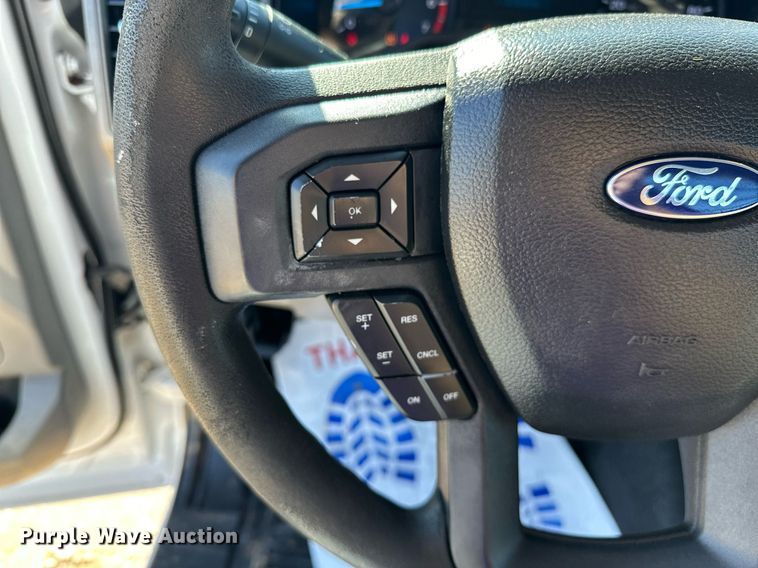 image for item EJ8989 2017 Ford  F350 Super Duty  flatbed pickup truck