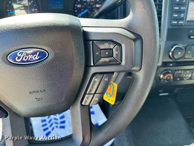 image for item EJ8989 2017 Ford  F350 Super Duty  flatbed pickup truck