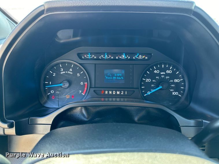 image for item EJ8989 2017 Ford  F350 Super Duty  flatbed pickup truck