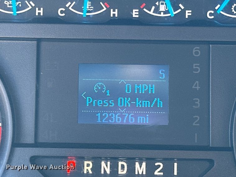 image for item EJ8989 2017 Ford  F350 Super Duty  flatbed pickup truck