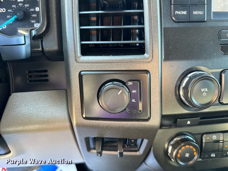 image for item EJ8989 2017 Ford  F350 Super Duty  flatbed pickup truck