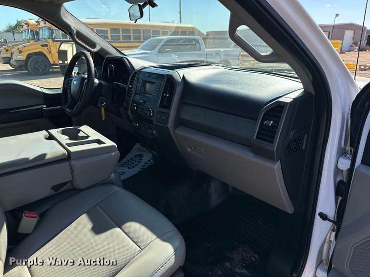 image for item EJ8989 2017 Ford  F350 Super Duty  flatbed pickup truck