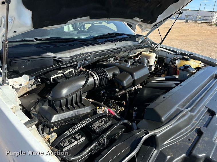 image for item EJ8989 2017 Ford  F350 Super Duty  flatbed pickup truck