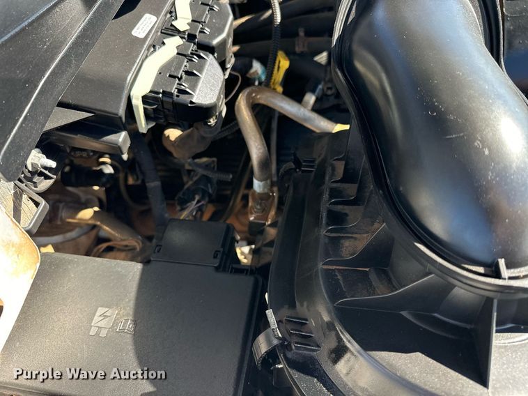 image for item EJ8989 2017 Ford  F350 Super Duty  flatbed pickup truck