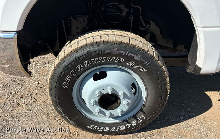 image for item EJ8989 2017 Ford  F350 Super Duty  flatbed pickup truck