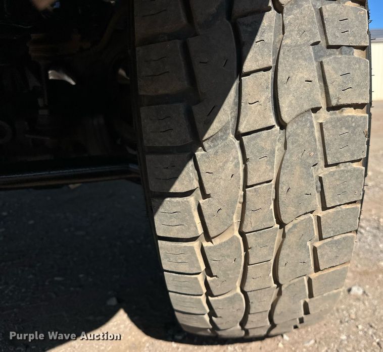 image for item EJ8989 2017 Ford  F350 Super Duty  flatbed pickup truck