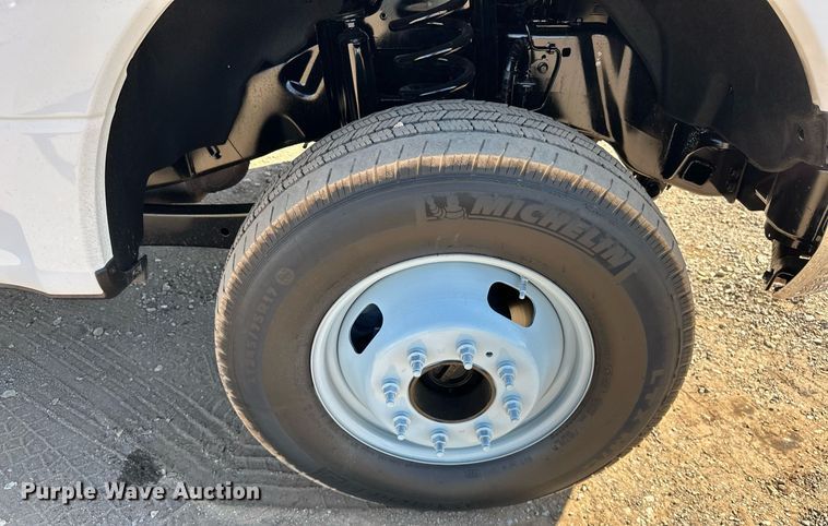 image for item EJ8989 2017 Ford  F350 Super Duty  flatbed pickup truck