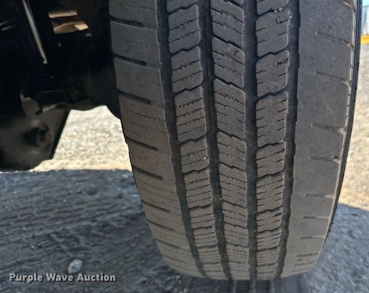 image for item EJ8989 2017 Ford  F350 Super Duty  flatbed pickup truck