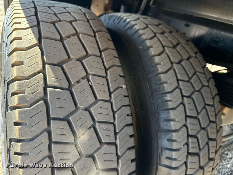 image for item EJ8989 2017 Ford  F350 Super Duty  flatbed pickup truck