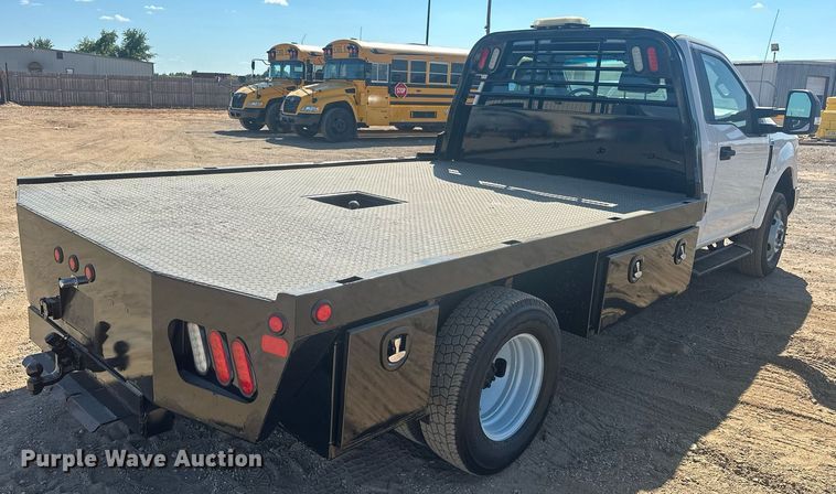 image for item EJ8990 2017 Ford  F350 Super Duty flatbed pickup truck