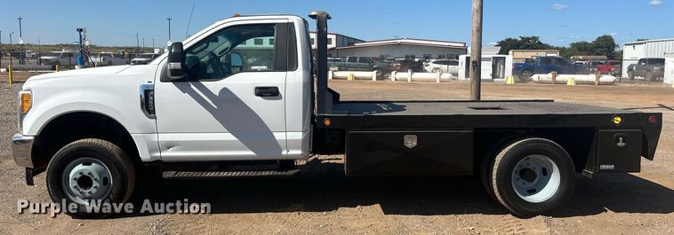 image for item EJ8990 2017 Ford  F350 Super Duty flatbed pickup truck