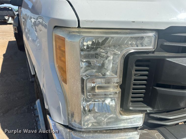 image for item EJ8990 2017 Ford  F350 Super Duty flatbed pickup truck