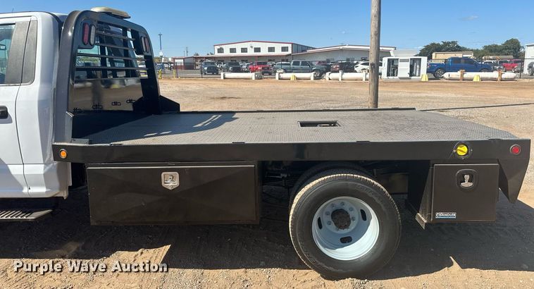 image for item EJ8990 2017 Ford  F350 Super Duty flatbed pickup truck