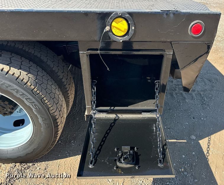 image for item EJ8990 2017 Ford  F350 Super Duty flatbed pickup truck