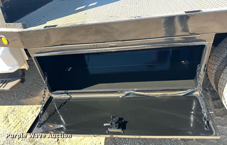 image for item EJ8990 2017 Ford  F350 Super Duty flatbed pickup truck