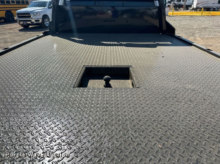 image for item EJ8990 2017 Ford  F350 Super Duty flatbed pickup truck