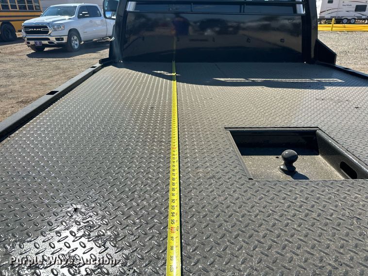 image for item EJ8990 2017 Ford  F350 Super Duty flatbed pickup truck