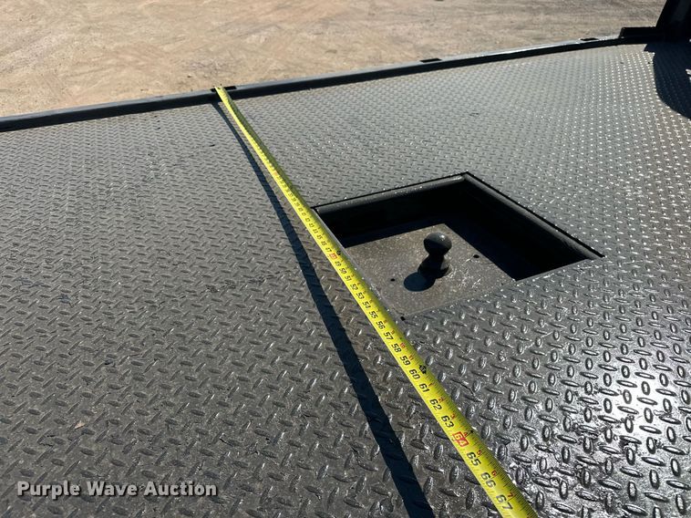 image for item EJ8990 2017 Ford  F350 Super Duty flatbed pickup truck