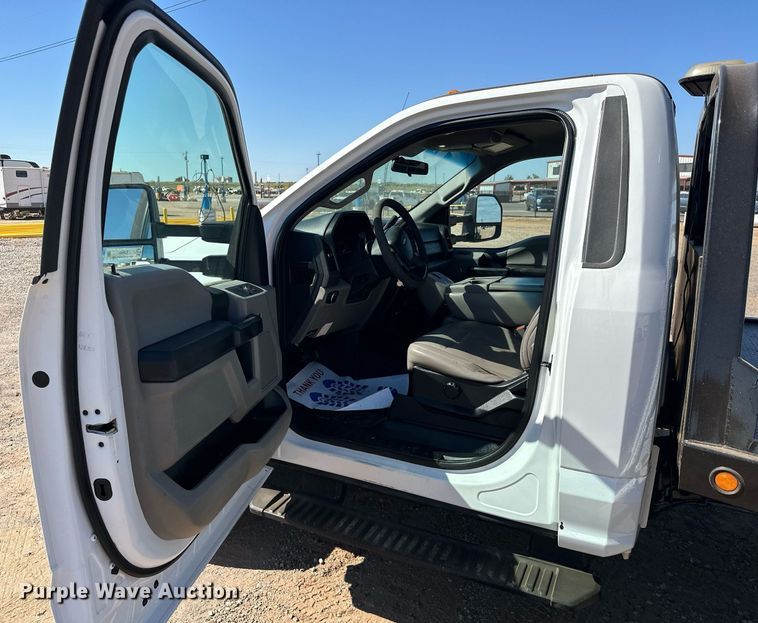 image for item EJ8990 2017 Ford  F350 Super Duty flatbed pickup truck