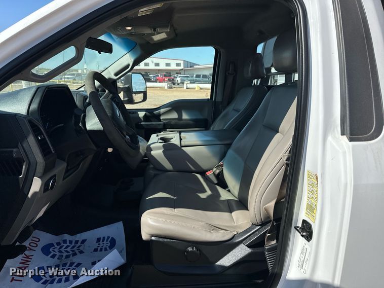 image for item EJ8990 2017 Ford  F350 Super Duty flatbed pickup truck