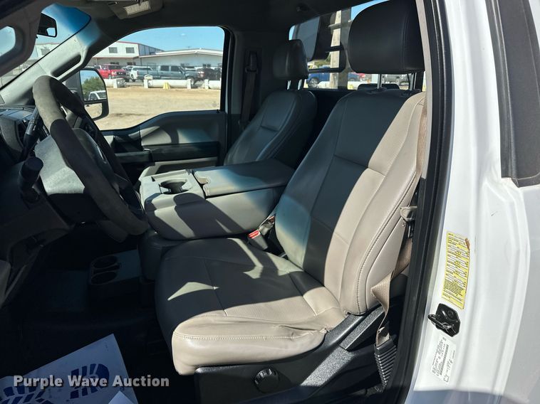 image for item EJ8990 2017 Ford  F350 Super Duty flatbed pickup truck