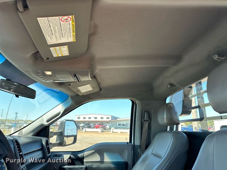 image for item EJ8990 2017 Ford  F350 Super Duty flatbed pickup truck