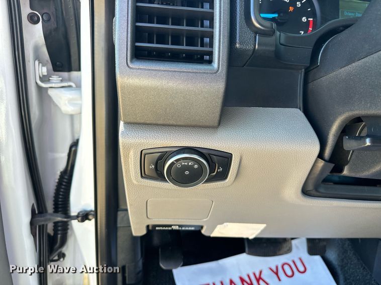 image for item EJ8990 2017 Ford  F350 Super Duty flatbed pickup truck